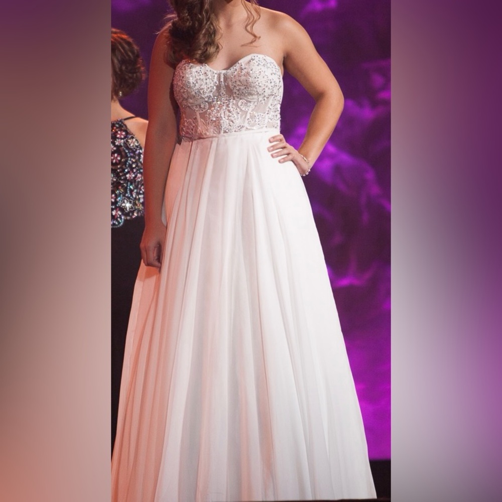 Elegant Strapless White Gown